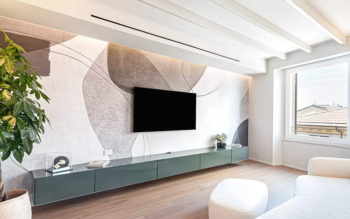 Salón con pared de diseño y mobiliario a medida, interiorismo en Font Verda